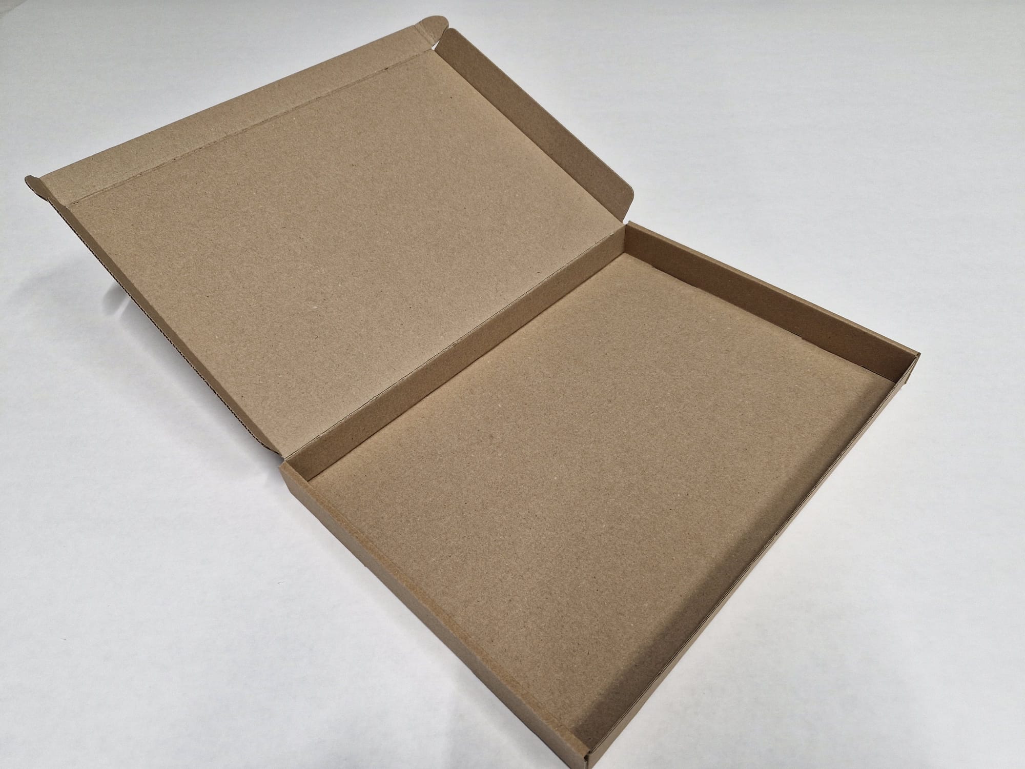 0427 Verzenddoos A4 (310×220×28 mm)